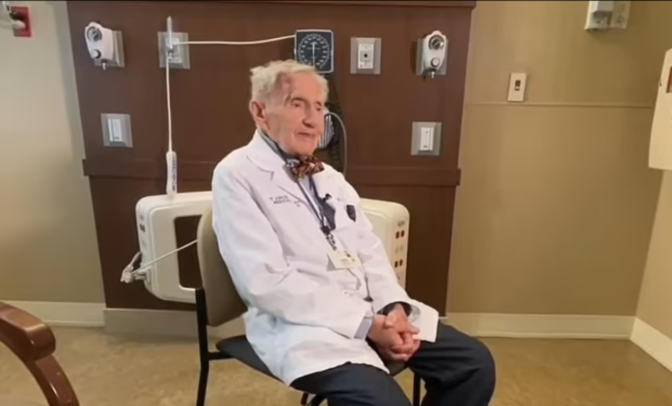 101-летний практикующий врач-невролог раскрыл секреты своего долголетия